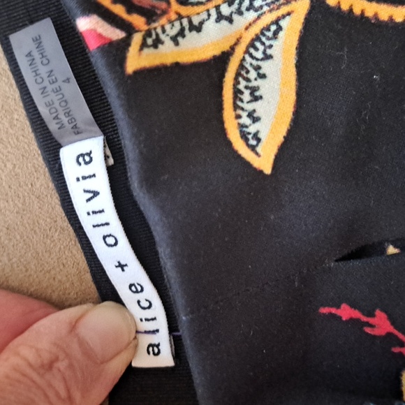 Alice&Olivia pretty Black Floral Mini Skirt w,pleats,pockets EUC sz4 - Picture 8 of 9